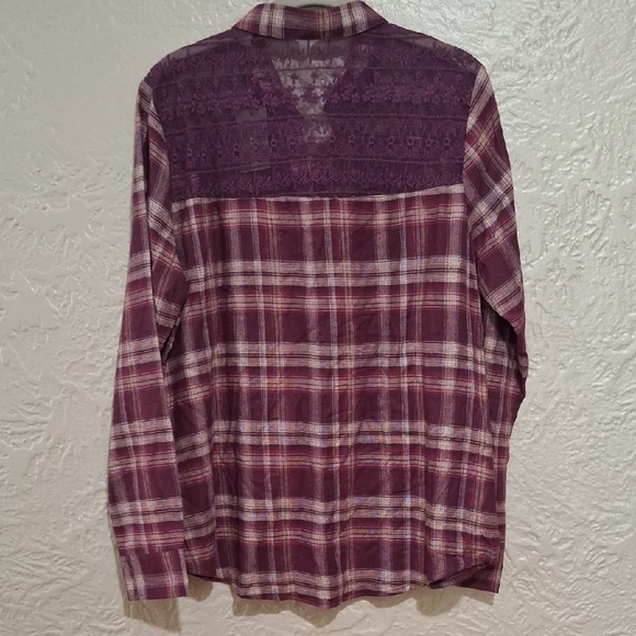 New. Shyanne Wome's Burgundy Plaid Button Down Shirt Size L - Picture 10 of 12